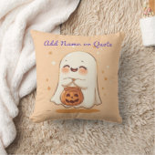かわいい幽霊ハロウィーン枕 – 編集可能な名前または現物 クッション (ブランケット)