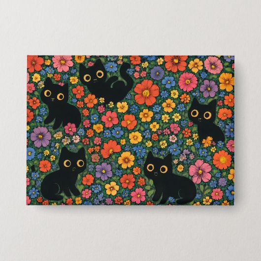 かわいい庭の芸術 | かわいい黒猫の花柄 缶バッジ (正面)