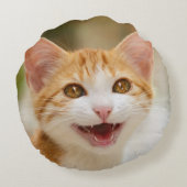 かわいい微笑の子ネコおもしろいな猫の猫の鳴き声 ラウンドクッション (裏面)