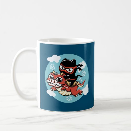 かわいい忍者ネコ赤いドラゴンに乗る コーヒーマグカップ (左)