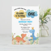 かわいい恐竜と一緒に遊ぶ男の子の1歳誕生日 招待状 (スタンド正面)