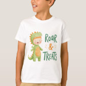 かわいい恐竜のハロウィーンの雄叫びとお菓子 Tシャツ (正面)