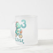 かわいい恐竜の自転車 3歳の誕生日 フロストグラスマグカップ (正面左)
