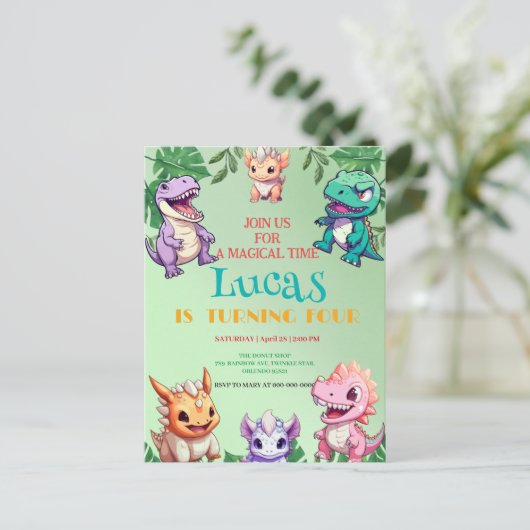 かわいい恐竜ジャングル 学校の子供たちの誕生日パーティー ポストカード (スタンド正面)