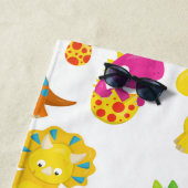 かわいい恐竜、恐竜のパターン、あなたの名前 ビーチタオル (インサイチュ)