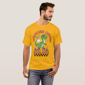 かわいい恐竜「Wander Often, Wonder Always」 Tシャツ (正面フル)