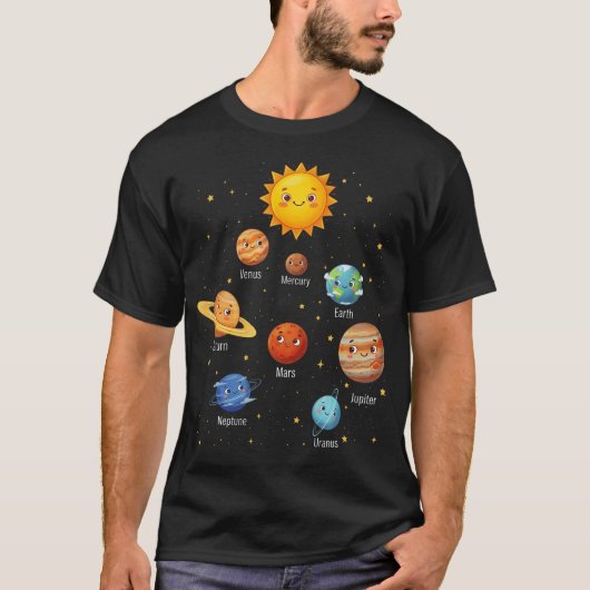 かわいい惑星が太陽の周りを回る宇宙銀河 Tシャツ (正面)