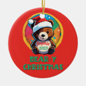 かわいい愛らしいかわいいチビ（小さくかわいく書いた感じ）クマyクリスマスベア セラミックオーナメント (正面)