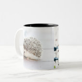 かわいい愛らしいベビーハリネズミ ツートーンマグカップ (正面左)