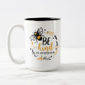 かわいい感動的ハチ愛好家ワードアート ツートーンマグカップ (左)