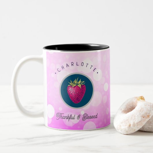 かわいい感謝と賛美いちごに名前を付ける ツートーンマグカップ (ドーナツ)