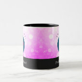 かわいい感謝と賛美いちごに名前を付ける ツートーンマグカップ (中央)