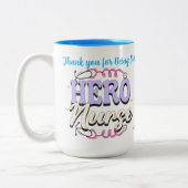 かわいい感謝ナースブルータイポグラフィパーソナライズ ツートーンマグカップ (左)