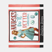 かわいい懐かしいナースピンナップナースの方が良い フリースブランケット (正面)