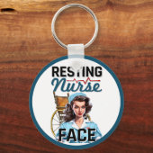 かわいい懐かしいナースピンナップ休憩ナース顔 キーホルダー (正面)