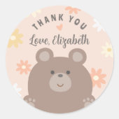 かわいい我々は心待ちできる女の子の赤ちゃんシャワーありがとう ラウンドシール (正面)