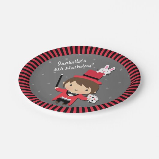 かわいい手品師の女の子は魔法の誕生会をからかいます ペーパープレート (アングル)