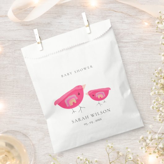 かわいい手描きレインボーピンクバーディベビーシャワー フェイバーバッグ (クリップ留めされた状態)