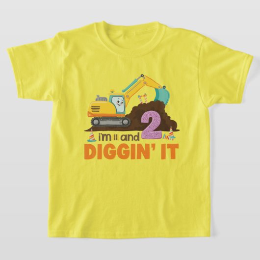 かわいい掘削機 私は2歳でそれを掘っています デザイン Tシャツ (レイダウン)