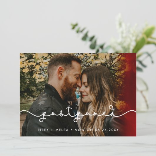 かわいい接続ハートフォント延期されたフォトカード 案内状 (スタンド正面)