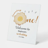 かわいい揚げ卵1歳の誕生日へようこそ 台座サイン (正面)