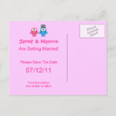 かわいい新郎新婦のフールは日付を結婚保存 案内ポストカード (裏面)
