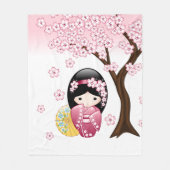 かわいい日本の芸者さんこけし人形 フリースブランケット (正面)