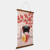 かわいい日本の芸者、赤いさくらこけし人形 吊り下げ型タペストリー (傾斜あり)