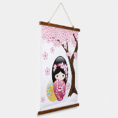かわいい日本人形の芸者さんこけし 吊り下げ型タペストリー (傾斜あり)