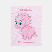 かわいい明るいピンクのトリケラトプスの恐竜 フリースブランケット (正面)