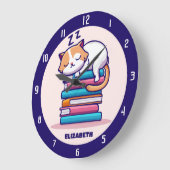 かわいい本の山に猫パーソナライズされた|過去記事 ラージ壁時計 (傾斜)