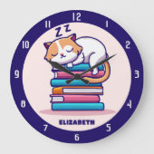 かわいい本の山に猫パーソナライズされた|過去記事 ラージ壁時計 (正面)