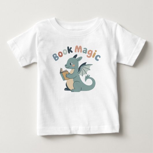 かわいい本の魔法を読むドラゴン ベビーTシャツ (正面)