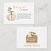 かわいい本を持ってくるカボチャ赤ちゃんシャワー エンクロージャーカード (正面/裏面)