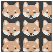 かわいい柴犬はパターンに直面します ファブリック (クローズアップ)