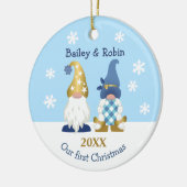 かわいい格言ズ私たちの初めてのクリスマス金ゴールドブルーギンガム セラミックオーナメント (左)