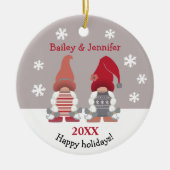 かわいい格言ハッピーホリデーズノルディックレッドピンクグレー セラミックオーナメント (正面)