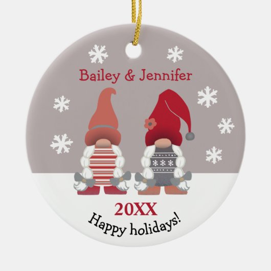 かわいい格言ハッピーホリデーズノルディックレッドピンクグレー セラミックオーナメント (正面)