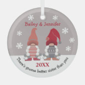 かわいい格言ベター姉妹赤ピンクグレーホワイト ガラスオーナメント (正面)