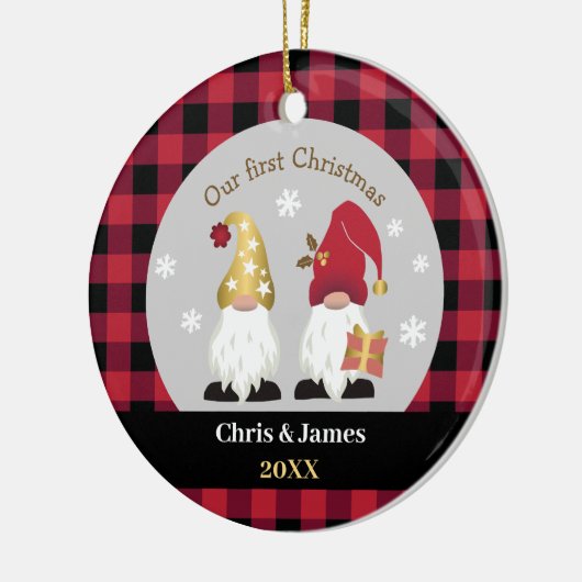 かわいい格言私たちの初めてのクリスマスバッファロープレイド セラミックオーナメント (左)
