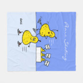 かわいい梨のペアスケートで滑る漫画姿スケーター フリースブランケット (正面(横))