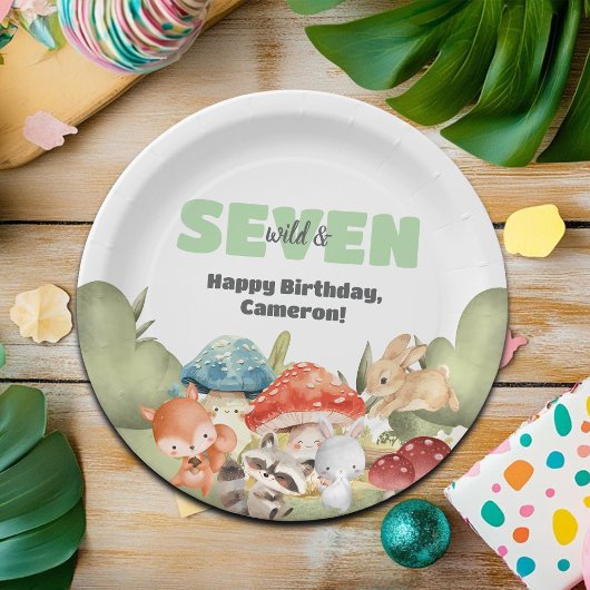 かわいい森の動物の7歳の誕生日パーティー ペーパープレート