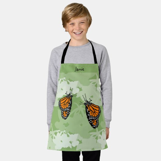 かわいい様式化(昆虫)オオカバマダラ、モナークバタフライグリーンキッズエプロン エプロン (着用した状態)