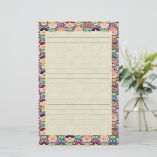 かわいい歌う聖歌隊の紫色によって並べられる文房具 便箋 (スタンド正面)