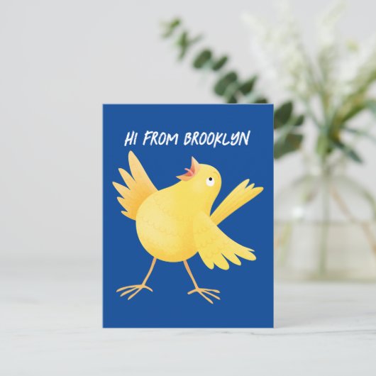 かわいい歌の黄色いカナリアの鳥の漫画 ポストカード (スタンド正面)