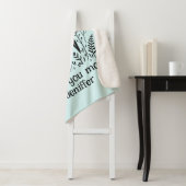 かわいい母と娘が抱き締める母の日ブルー シェルパブランケット (インサイチュ)