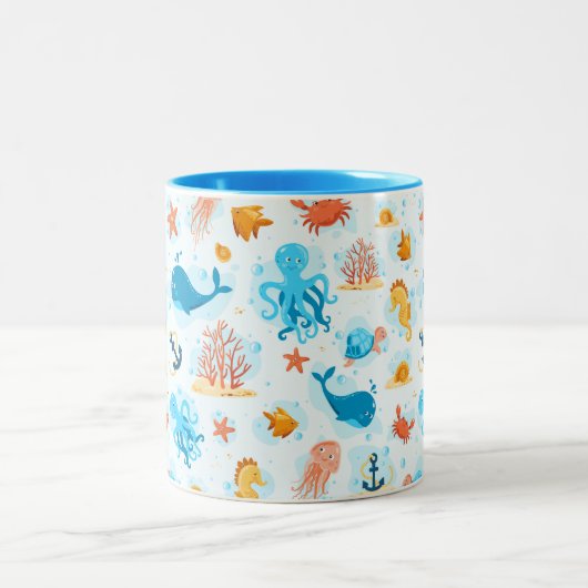 かわいい水中世界。海ライフ。海の下 ツートーンマグカップ (中央)