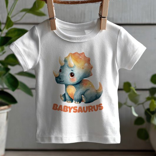 かわいい水彩のトリケラトプス恐竜ベイビーサウルス ベビーTシャツ