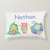 かわいい水彩の小さな怪パーソナライズされた物 アクセントクッション (正面)