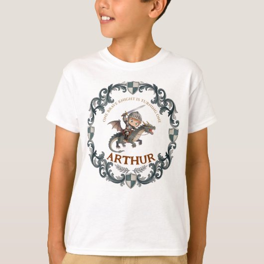 かわいい水彩の騎士の城の少年 初めての誕生日 Tシャツ (正面)
